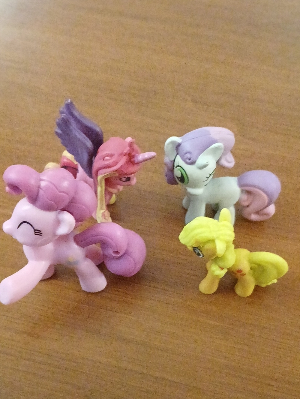 4 My Little Pony Figures , Pinkie Pie, Applejack 1" Mini Collectible Mixed Sets